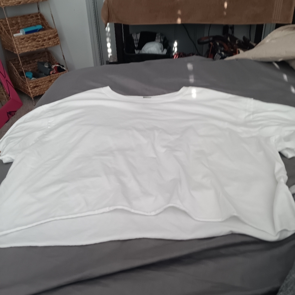 White crop, great condition 2x - Picture 1 of 4